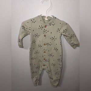 Q by Quincy Mae Baby Trees Fleece sage green organic cotton jumpsuit 6-12 M